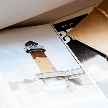 胜利的喜悦无以言表，足球比赛现场热闹非凡